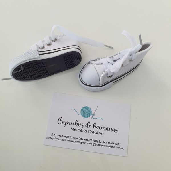 Zapatos para amigurumi blancos